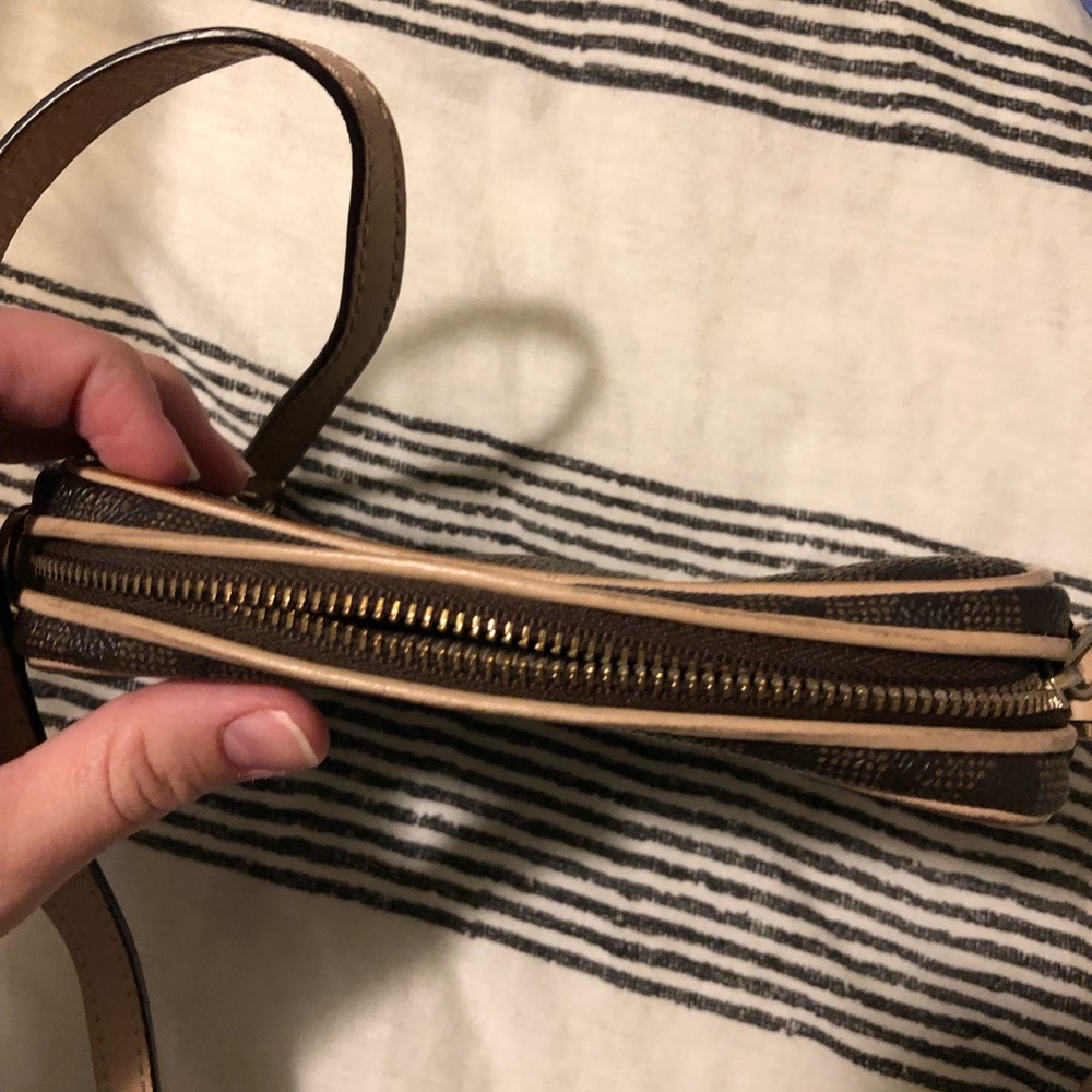 Micheal kors crossbody - Picture 2 of 3